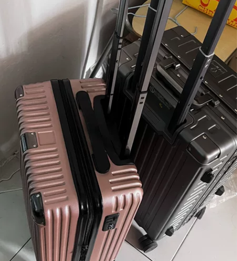 卖行李箱左边红色的 右边也可出 价格可议 ...