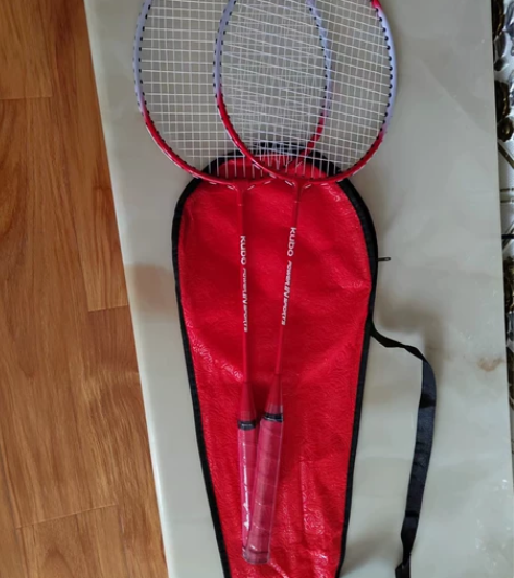 全新包邮羽毛球拍一对，包括两个拍一个袋子，...