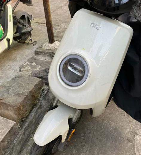 小牛mqis都市版，骑行4百多公里，车况良...