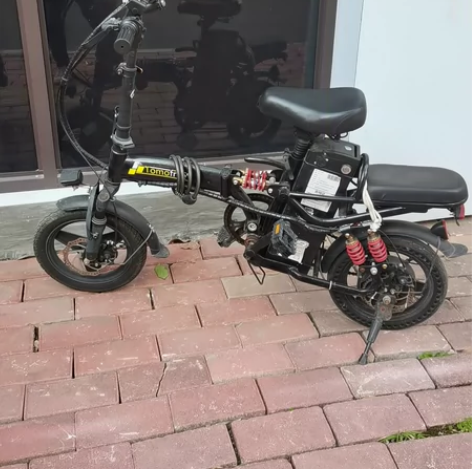 一年多的折叠电动车 感兴趣的话点“我想要”...