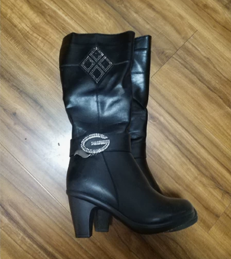 全新，买小了，穿不下，石家庄市和平路青园街...