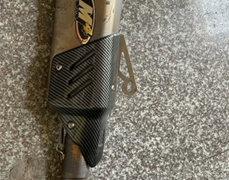 飞鹰r25 改装排气，防烫罩顶部有一处瑕疵...