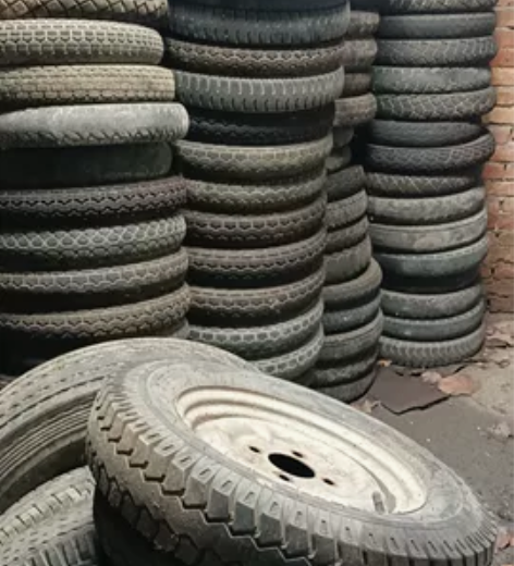 各种型号的轮胎，有275一14的，300一...