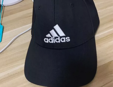 Adidas鸭舌帽 黑色 没带过几次 不想...