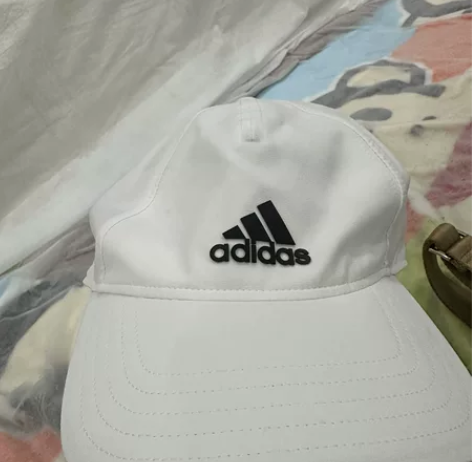 阿迪达斯帽子经典款99新 闲置不用 感兴趣...