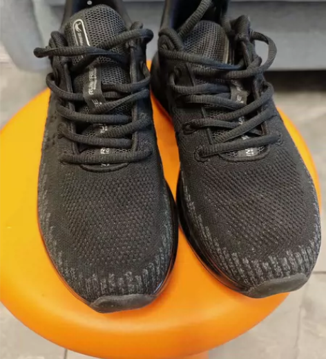 乔丹针织网面运动鞋，37码，仅穿过一次，介...