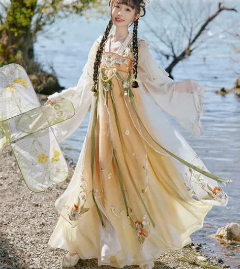 ?十三余小豆蔻儿[蔡文姬花朝如约-王者荣耀...