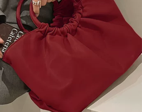 红色褶皱云朵包包2023新款大容量手提托特...