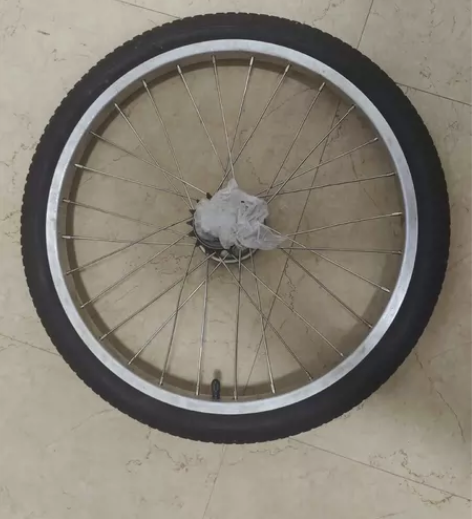 出折叠车20英寸铝合金后轮（前轮已出），带...