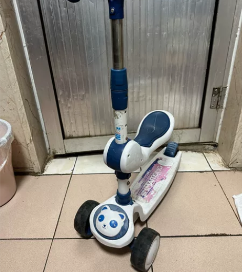 滑板，新旧如图，便宜出。 感兴趣的话点“我...