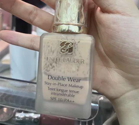 雅诗兰黛粉底液 余量如图 色号如图 没购买...