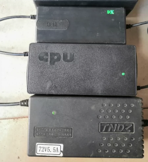 电单车72V铅酸蓄电池充电器3个（5.5A...