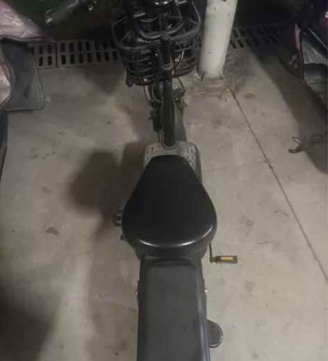 一年多的新日电动车，不旧，就是很少骑，落灰...