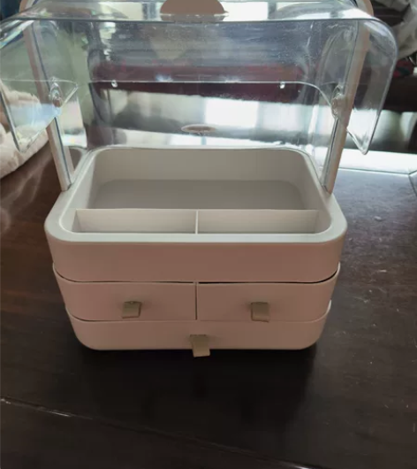 化妆品收纳盒 实体店购买 没用过放那落灰了...