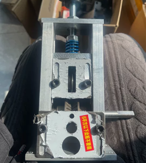 出售二手剥线机2台，轻微使用痕迹，支持手摇...