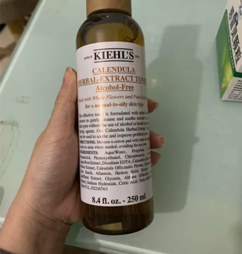 买多了一瓶科颜氏金盏花爽肤水250ml，有...