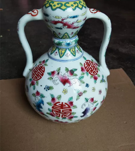 清代细路手绘老瓷珐琅彩蒜头瓶 感兴趣的话点...