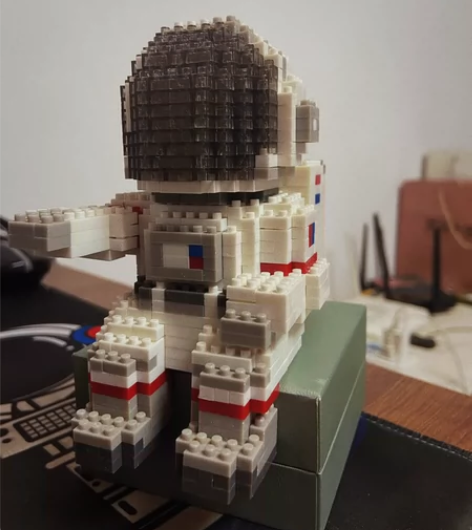 「我要去月亮上找宝藏。」 「然后，全部送给...