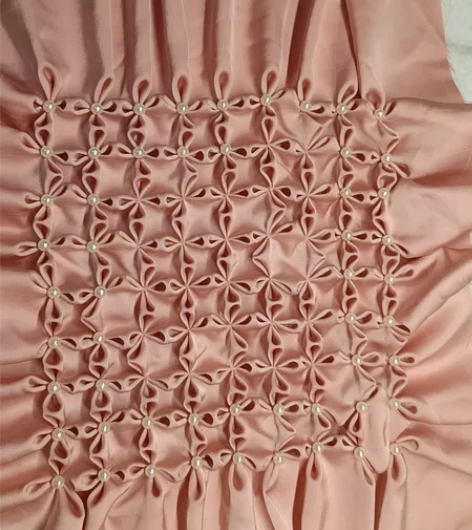 服装设计作业，系扎，采用42×42㎝大小的...