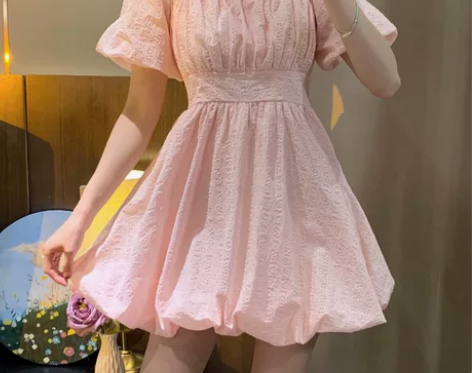 粉色温柔风泡泡袖连衣裙夏季小个子法式公主收...