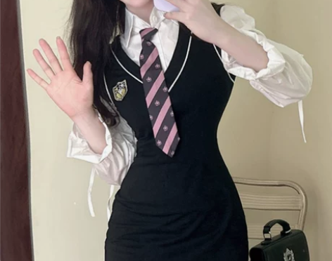 2023年早春新款辣妹学院风连衣裙套装女小...
