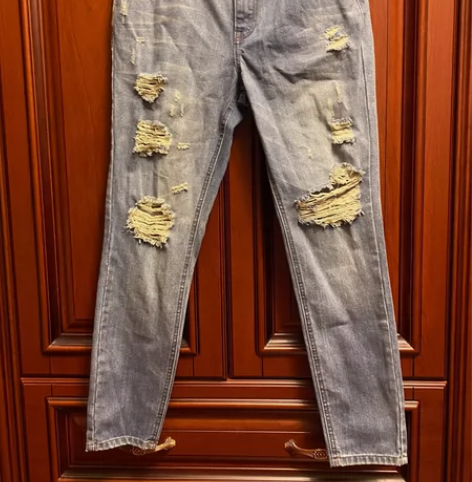 27码FOREVER21破洞牛仔裤，腰围7...