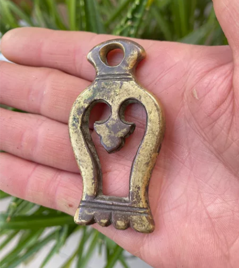 清代花瓶铜挂件，传世包浆，比较厚重！鎏金工...