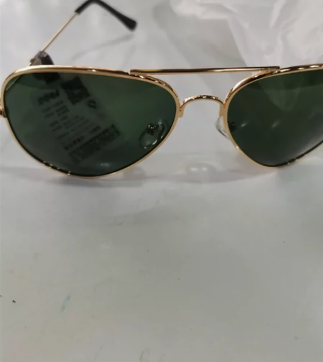 海明威刀锋战士偏光太阳镜墨绿色 感兴趣的话...