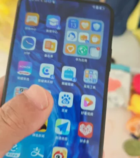 荣耀9X，6+128边上有点磕碰屏幕有一轻...