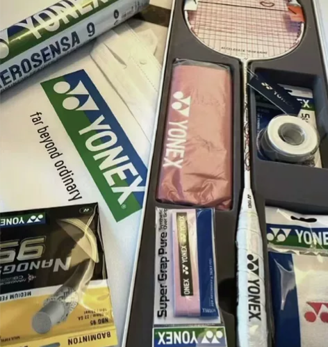 羽毛球拍个人闲置，原价一千多尤尼克斯羽毛球...