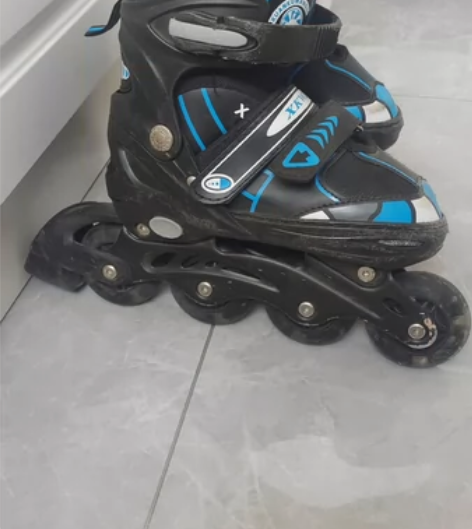 旱冰鞋，儿子不玩了转给您的孩子吧 宝贝如图...