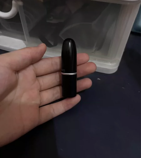 Mac送的小样  不知道色号 感兴趣的话点...
