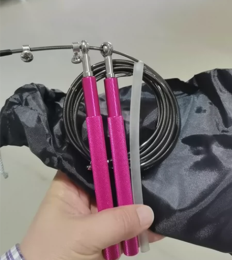 钢丝跳绳，手柄也是合金的，带轴承，公司定来...