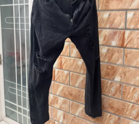 破洞潮裤 感兴趣的话点“我想要”和我私聊吧...