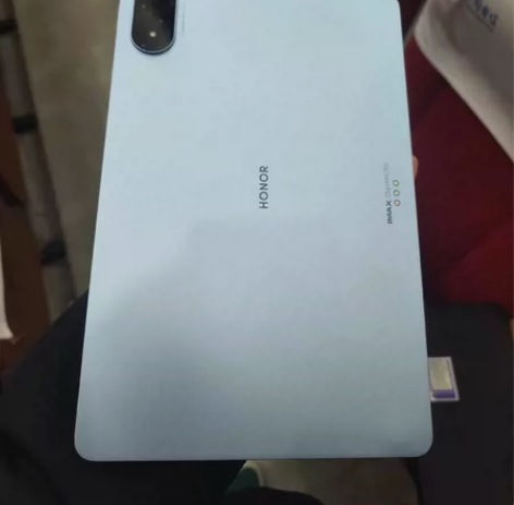 荣耀平板V8 pro 8+256 后壳磕碰...