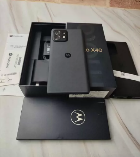 几乎全新摩托罗拉X40墨晶黑12+256G...