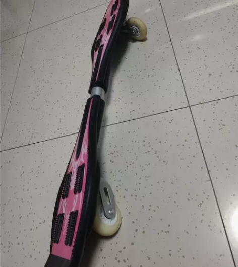 驰远儿童滑板，9成新，只玩过一次，孩子大了...