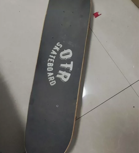 几乎全新，买来一直没滑过 感兴趣的话点“我...