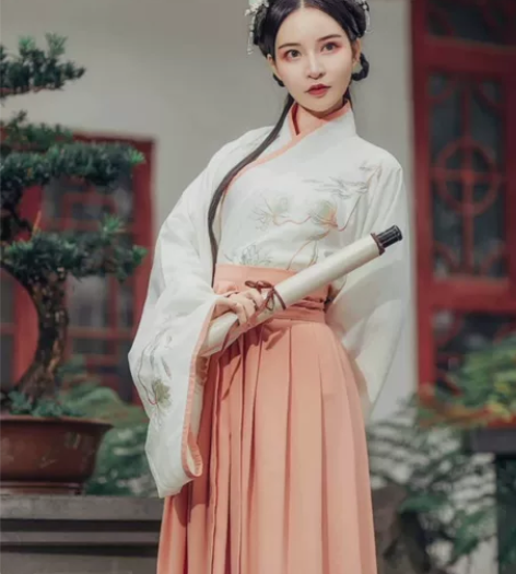 出一套都城南庄家的绝版汉服，有飞机盒，l码...