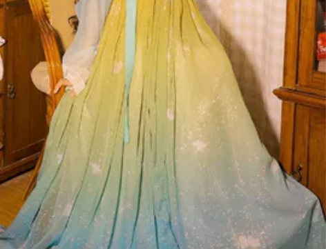 汉服  顺丰包邮 耀春汉服，仅试穿，吊牌被...