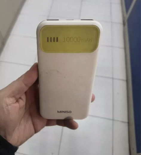 1万毫安的充电宝，白菜价30元. 感兴趣的...