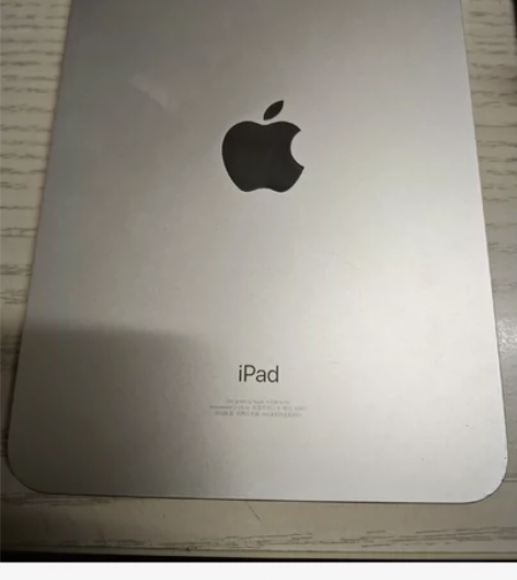 mini6 64g内存  银灰色 背后有磕...