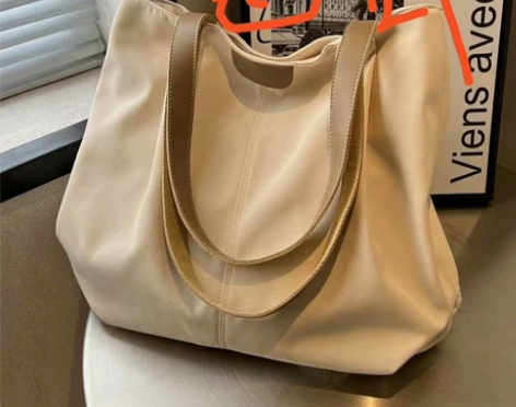 店铺转让处理一批香奈儿赠品帆布包，以前做代...