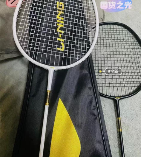 闲置李宁羽毛球拍一副，当时在实体店两百多买...