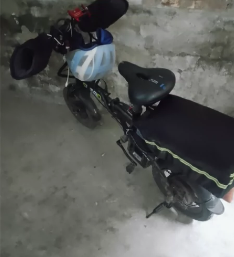 两个电瓶，一个30，一个12安，160斤体...