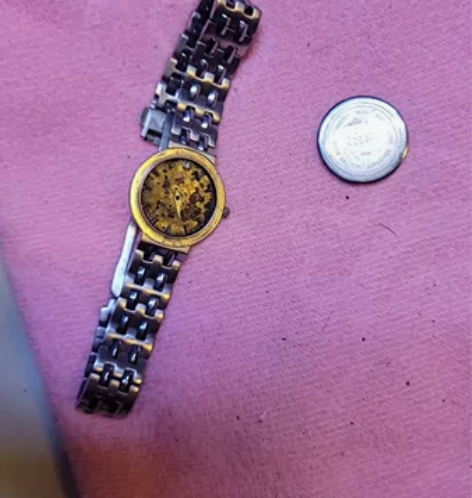 罗西尼石英表女表，不走，配件机出 如图成色...