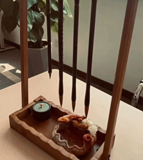 转手一件实木楠竹毛笔挂笔架一个，高约37....