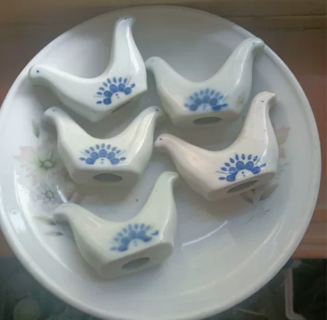 就最后这五个了，几十年的毛笔架了，标价五个...