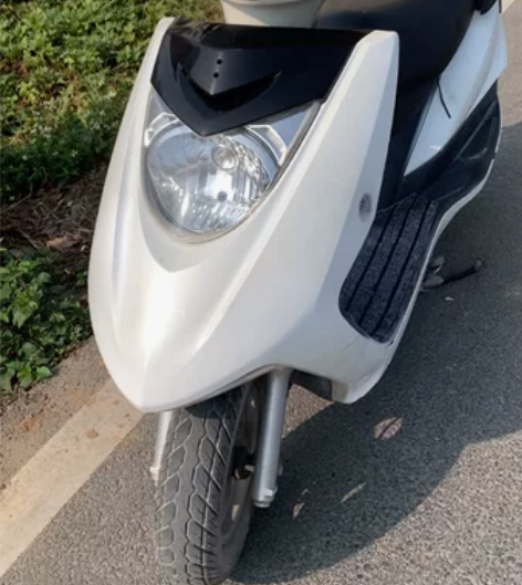 回家过年了,出台雅马哈凌鹰100cc(豪华...