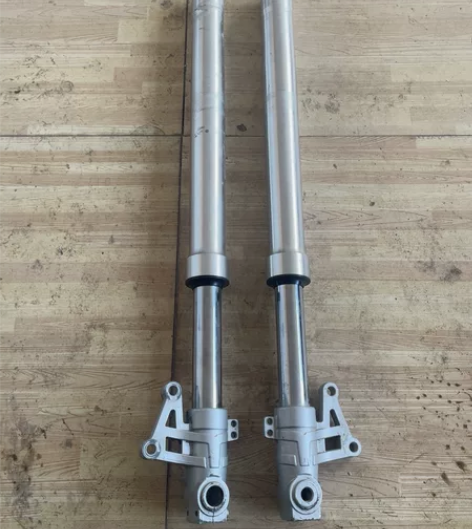 贝纳利小迅龙前减震。二手拆车真实拍摄成色如...